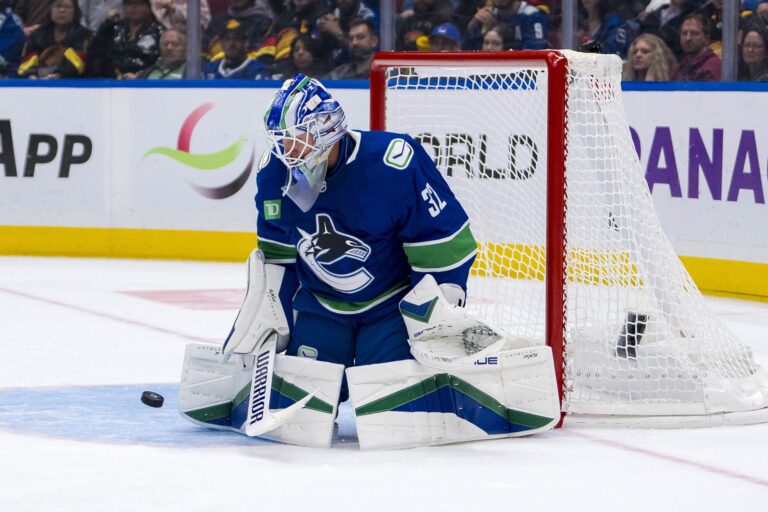 Vancouver Canucksilla pullat hyvin uunissa – Kevin Lankiselta tiukka näkemys