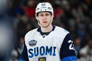 Näkökulma: Esa Lindell NHL:n paras puolustava puolustaja? Näkökulma: Esa Lindell NHL:n paras puolustava puolustaja?