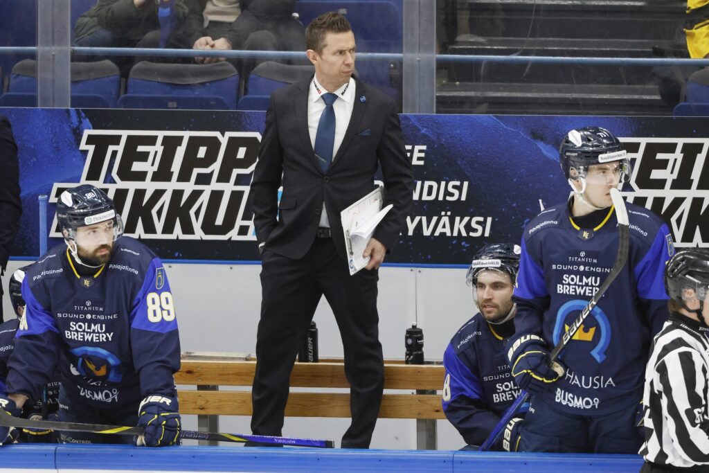 Analyysi: Kiekko-Espoolla keskikaista ja maalivahtipeli kunnossa – mahdollisuus todelliseen jytkyyn