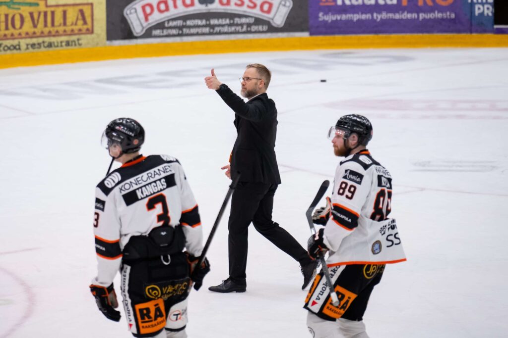 Analyysi: Taas hassuttelee vastustajaa HPK – Kristian Vesalainen ei pelasta uppoavaa laivaa