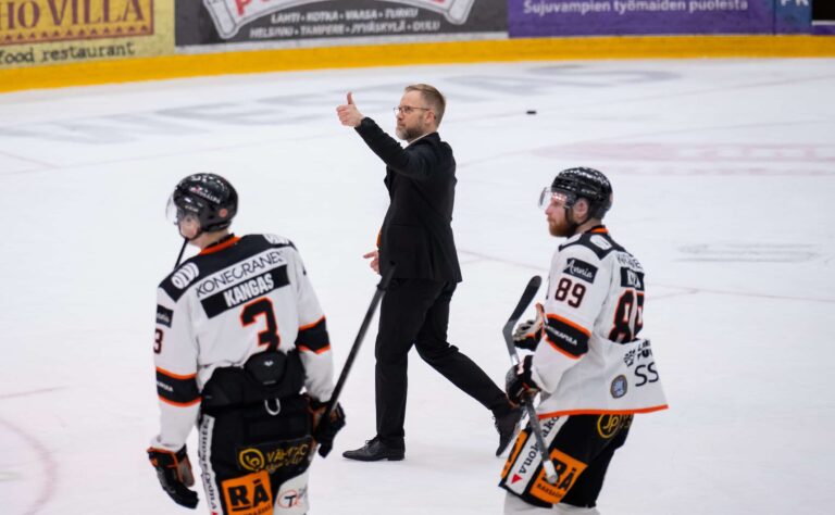 Analyysi: Taas hassuttelee vastustajaa HPK – Kristian Vesalainen ei pelasta uppoavaa laivaa
