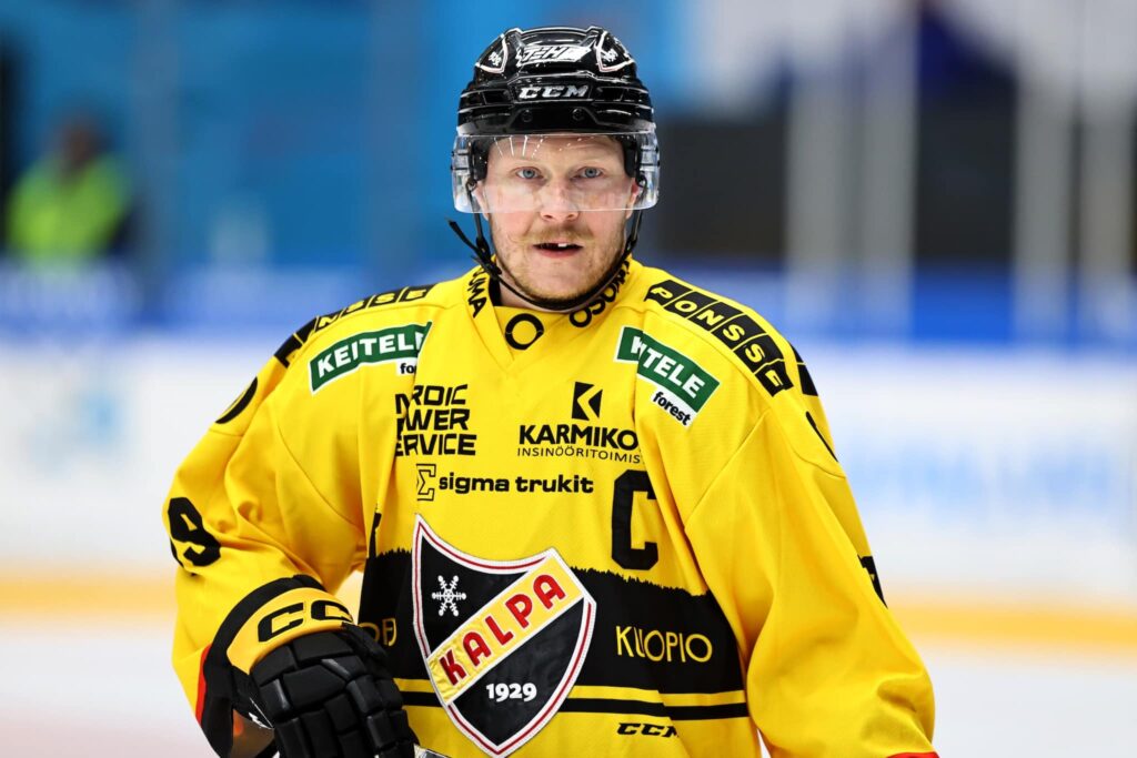 Suomalaisella kiekkolegendalla uusi ja yllättävä tehtävä jääkiekon parissa – ”En ole vielä luvannut” Suomalaisella kiekkolegendalla uusi ja yllättävä tehtävä jääkiekon parissa – ”En ole vielä luvannut”