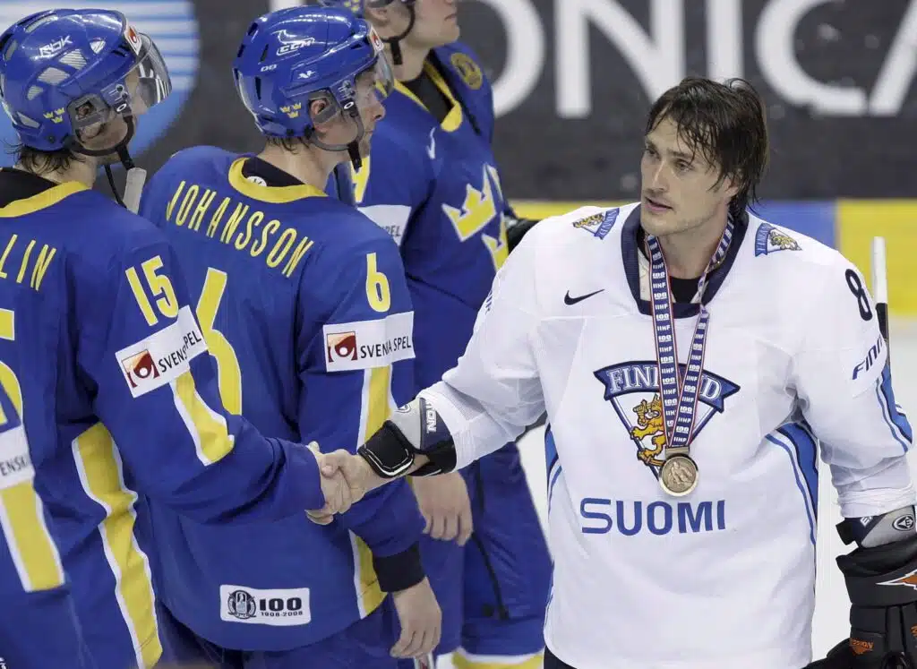 MM-kisat 2008: Kivikovat kisat kapeassa kaukalossa – täysi NHL-invaasio