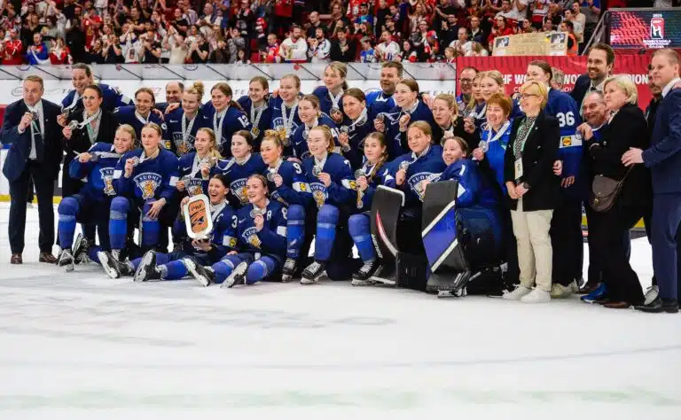 Analyysi: Suomen naisjääkiekkoilu tarvitsee tiukan tarkistuksen
