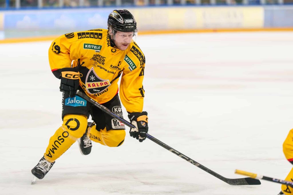 Suomalaisen kiekkolegendan sairaskertomus on karua kuultavaa – edes kävely ei onnistunut pariin kuukauteen uran jälkeen Suomalaisen kiekkolegendan sairaskertomus on karua kuultavaa – edes kävely ei onnistunut pariin kuukauteen uran jälkeen