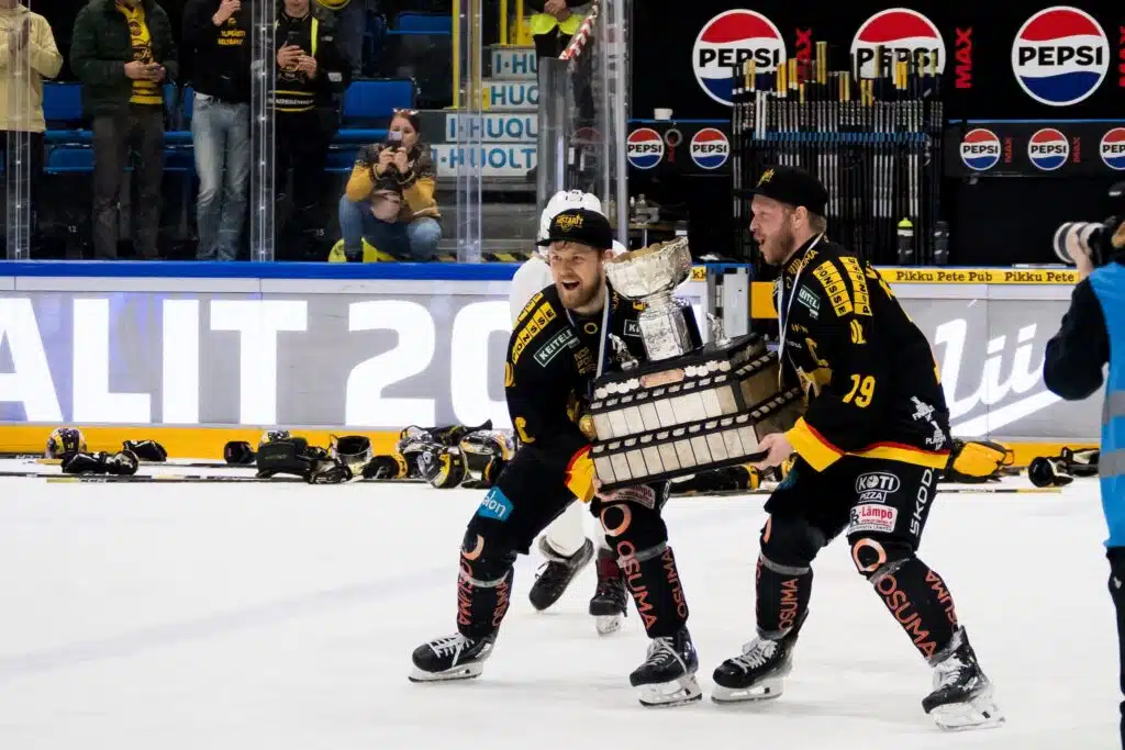 Haastattelu: Asiantuntija-arvio alkavan SM-liigan vaatimuksista – ”Pitää alkaa pärjätä urheilullisesti”