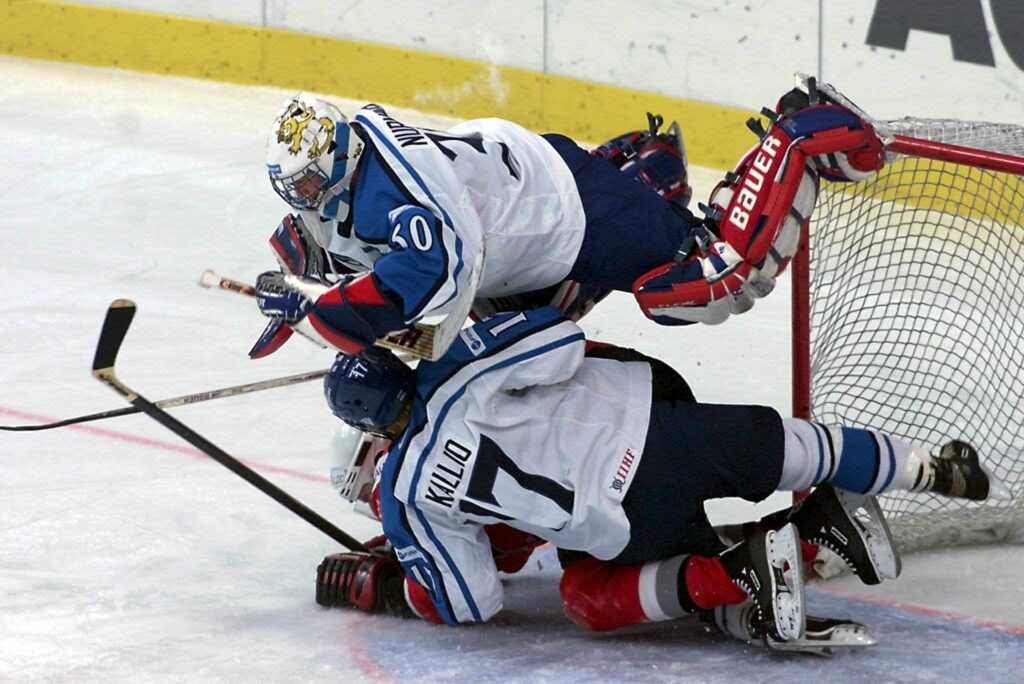 MM-kisat 2000: Edes Vladimir Putin ei pystynyt estämään fiaskoa Pasi Nurminen, Tommi Kallio ja Chris Phillips, MM-pronssiottelu Suomi vs Kanada 2000