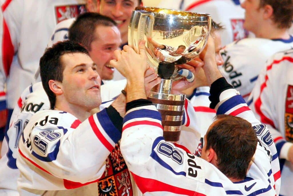 MM-kisat 2005: Tuttuja nimiä oudoissa joukkueissa – HIFK sai kaksi maailmanmestaria MM-kisat 2005: Tuttuja nimiä oudoissa joukkueissa – HIFK sai kaksi maailmanmestaria