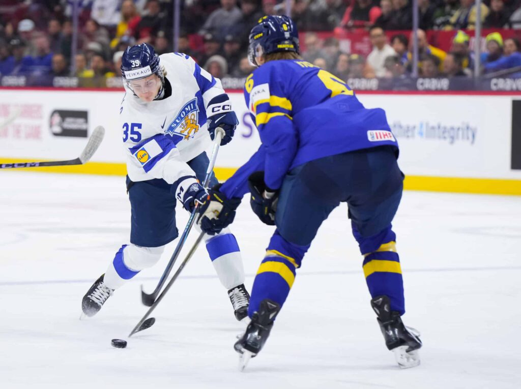 Haastattelu: SHL-mestari Eetu Koivistoinen hehkuttaa nuorta ”ritiläpäätä” Haastattelu: SHL-mestari Eetu Koivistoinen hehkuttaa nuorta ”ritiläpäätä”