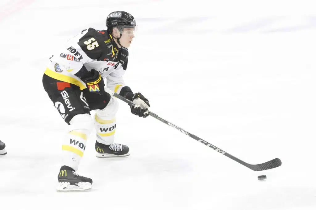 Haastattelu: Kärppäkapteeni myöntää kasvojenpesun odottavan – ”Odotukset edellistä kautta korkeammalla”