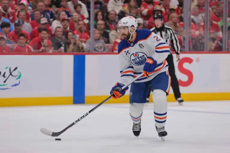 Edmonton Oilersin Evan Bouchard teki jatkosopimuksen
