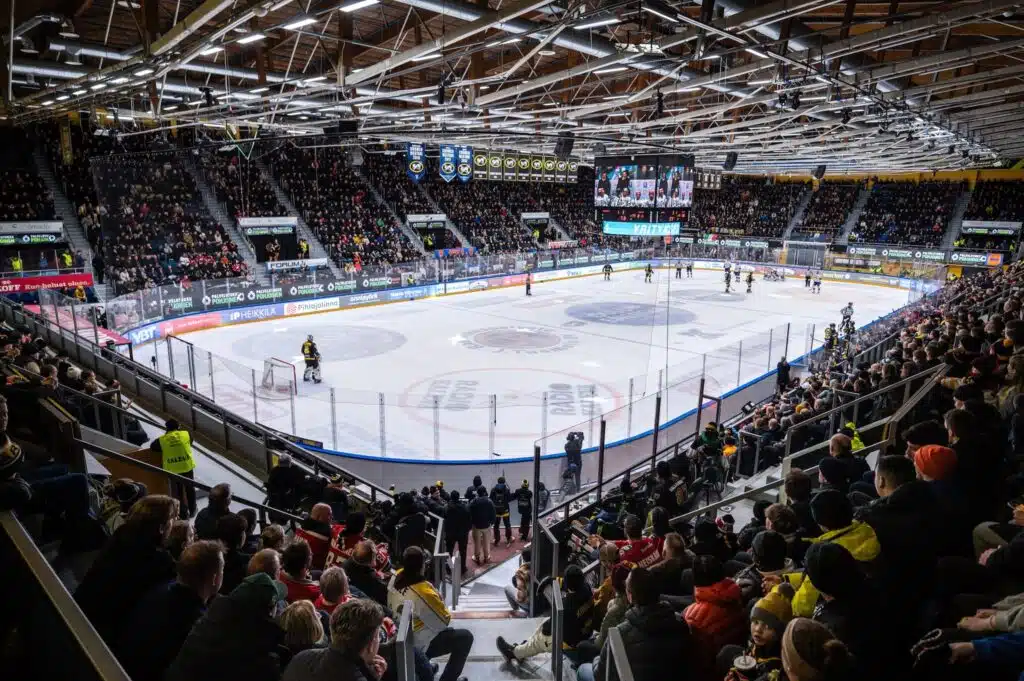 Näkökulma: Tuleeko Kärppien tiedotustilaisuudesta HIFK:n kaltainen farssi? - miksi Liiga-johtajat pelkäävät puhua? Näkökulma: Tuleeko Kärppien tiedotustilaisuudesta HIFK:n kaltainen farssi? – miksi Liiga-johtajat pelkäävät puhua?