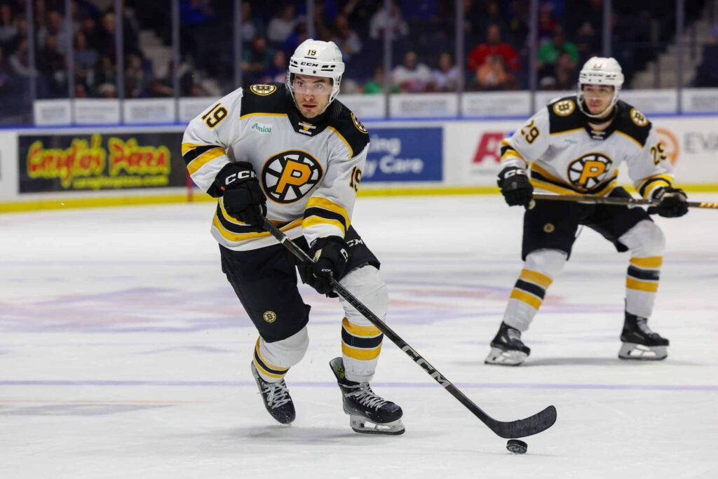Analyysi: Vahvistuneella Belfast Giantsilla liian vaativa otteluohjelma CHL:ssä Kanadalaishyökkääjä Jake Gaudet edustaa Belfast Giantsia