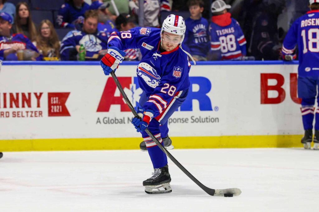 Analyysi: Suomalaiset tähdittää Lausannen miehistöä - AHL:stä huippuvahvistukset CHL-kauteen Erik Brännström siirtyy AHL:stä Lausannen riveihin