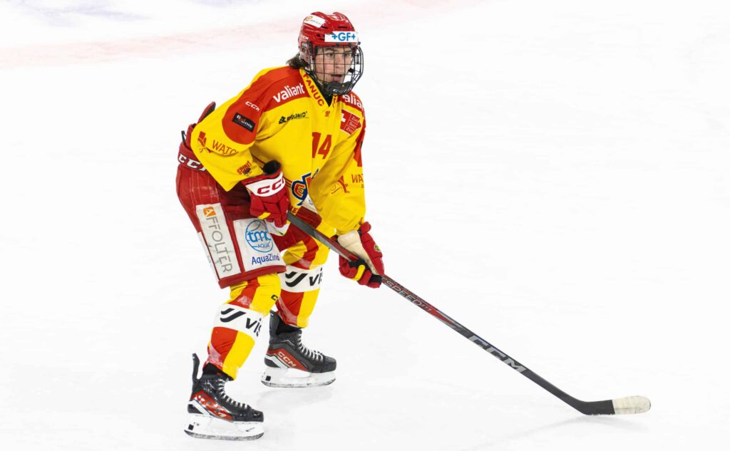 Analyysi: Sveitsillä uskomaton superlupaus - jopa suomalaiset kadehtii EHC Biel-Biennen sveitsiläispuolustaja Julian Fuhrer alle 18-vuotiaiden maajoukkueessa