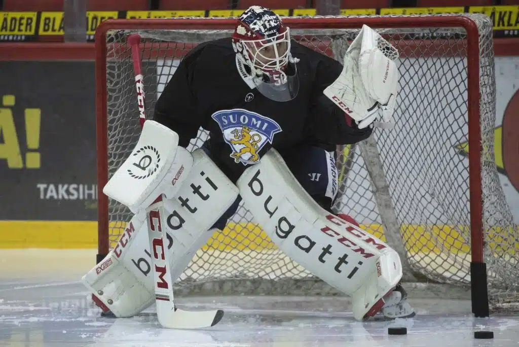 Näkökulma: Liigaseura sulki maalivahtinsa suun – jääkiekon tilastokohu paisuu entisestään