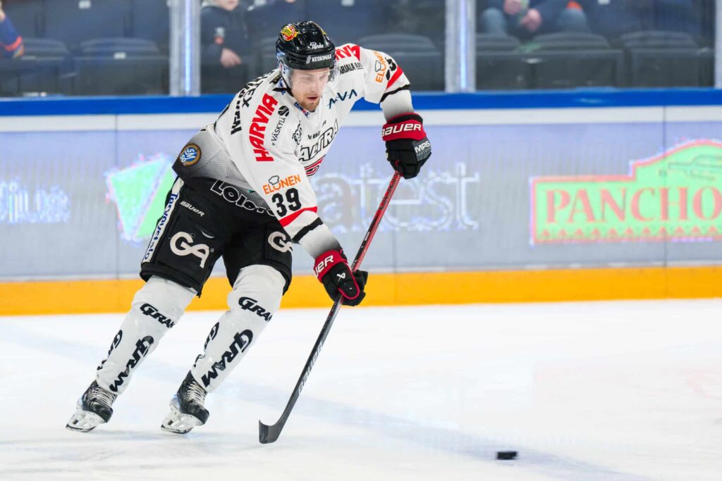 Analyysi: Petri Matikaisen moottorisaha katkaisee JYPin pudotuspelikirouksen JYPin maalitykki Valtteri Ojantakanen