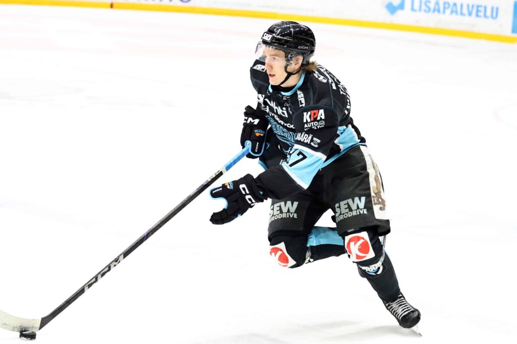 Analyysi: Pelicansilla ei ole varaa löysäilyyn - joukkueessa yksi selkeä vahvuusalue Pelicansin puolustajalupaus Daniel Nieminen