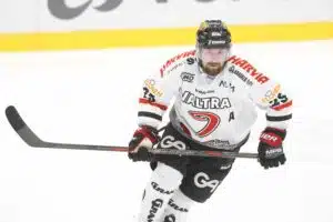 Liigakonkarin ura käännekohdassa – "Nyt ei ole aika miettiä sitä" Liigakonkarin ura käännekohdassa – ”Nyt ei ole aika miettiä sitä”