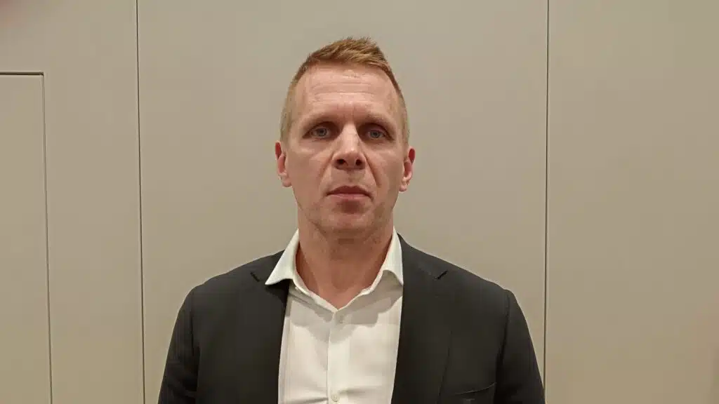 Liigapomo uskoo, että paitsiohaasto nopeuttaa peliä, myös aloituksiin iso muutos – tuomarit käskettiin peilin eteen ja käyttämään maalaisjärkeä