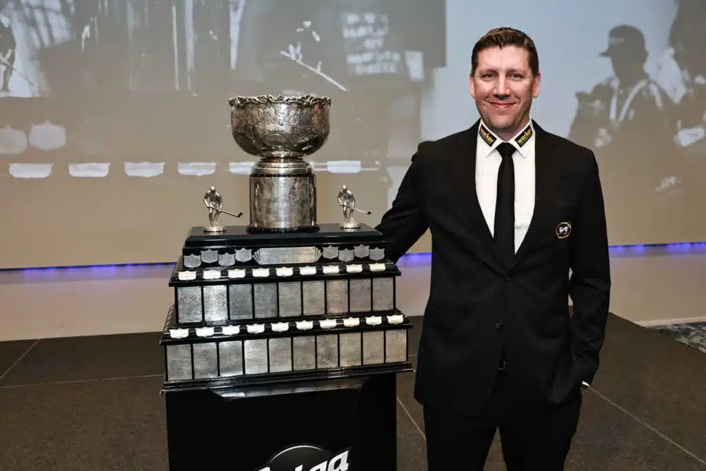 Haastattelu: Kärppiin siirtynyt mestarivalmentaja palaa kevään kultaisiin hetkiin, mutta katse on tiukasti edessäpäin – ”Tehdään uutta historiaa”