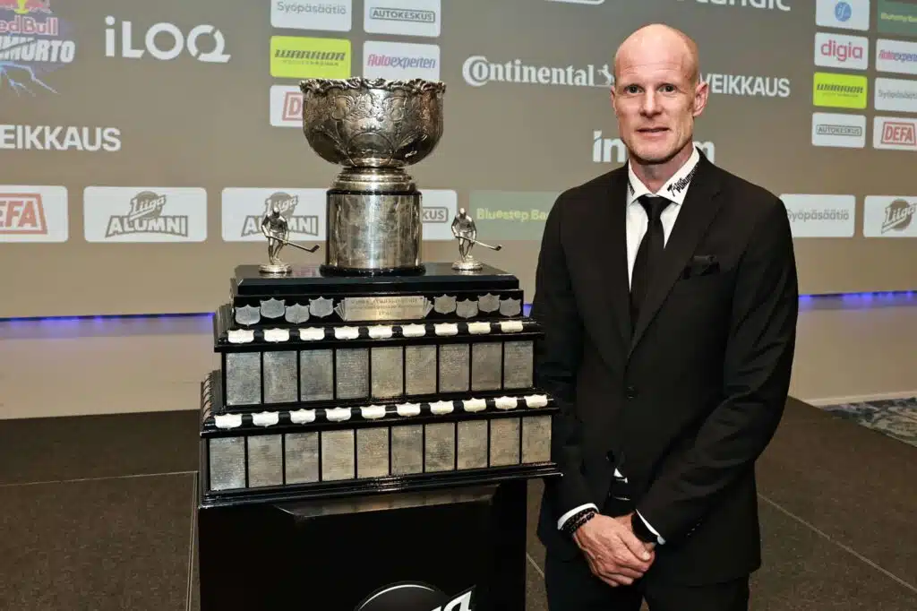 Haastattelu: Toni Söderholm debytoi päävalmentajana SM-liigassa – ”Tuon erilaisen tavan ajatella valmentamista”