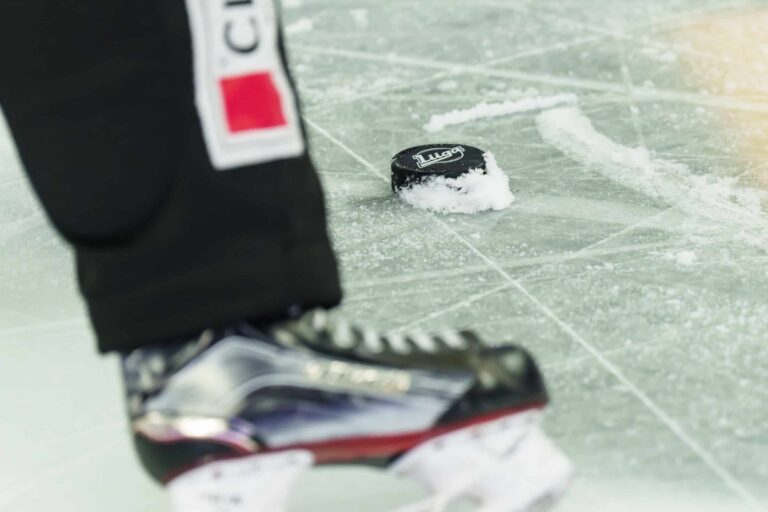 Näkökulma: Suomen alasarjajääkiekkoilun kanssa oltava tarkkana – kustannukset saatava tulevaisuudessa kuriin