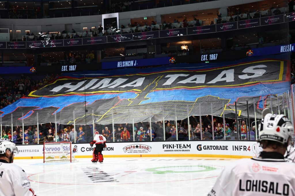 Jokerit-huuma on aivan käsittämätön – maailmanmestari liikuttui kyyneliin paluuottelussa Jokerit