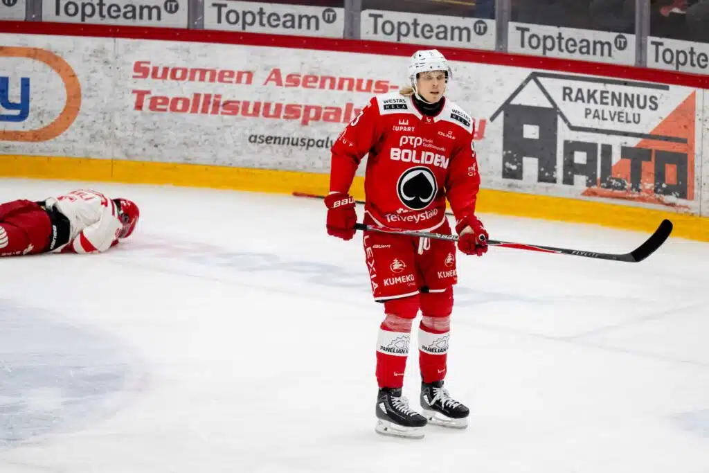 Näkökulma: Mahtavaa, Liigan kurinpito! Mutta mikä tuomareita vaivaa? Näkökulma: Mahtavaa, Liigan kurinpito! Mutta mikä tuomareita vaivaa?