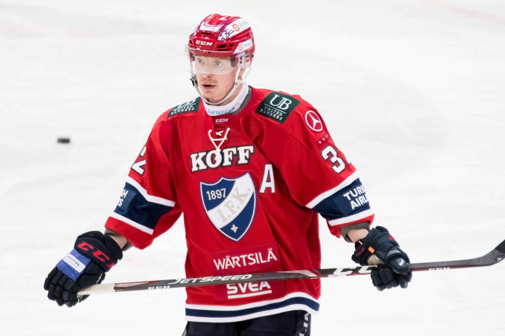 Pieni valonpilkahdus IFK:n katastrofin keskellä – seuran legendaakin itketti