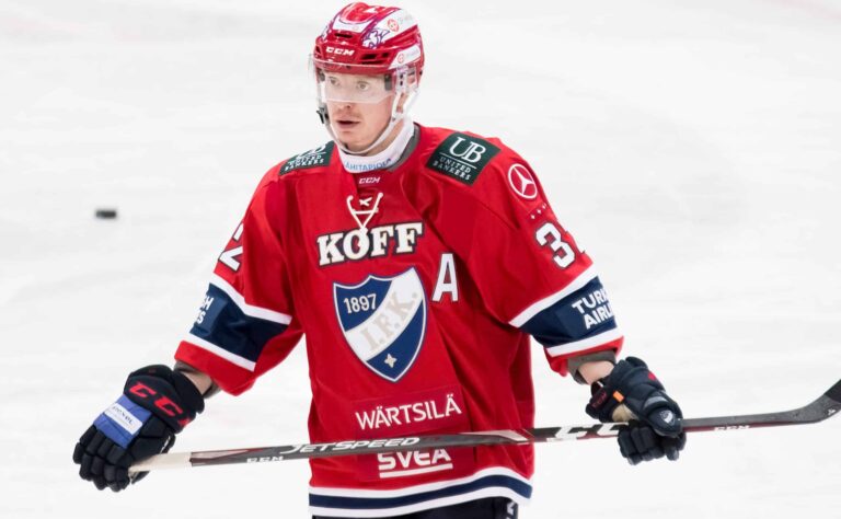Pieni valonpilkahdus IFK:n katastrofin keskellä – seuran legendaakin itketti