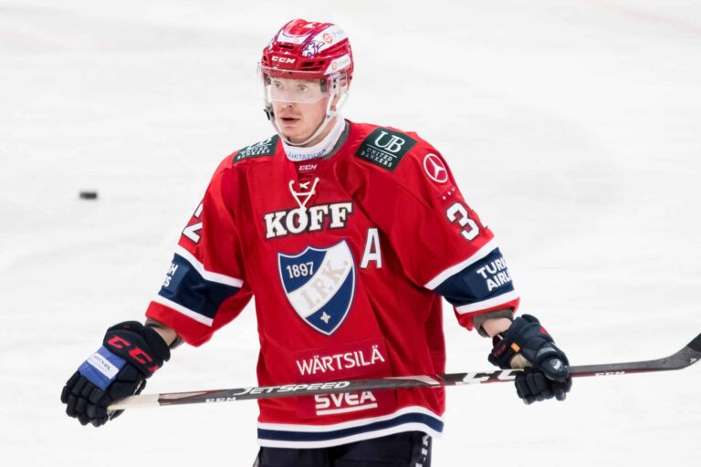 Pieni valonpilkahdus IFK:n katastrofin keskellä – seuran legendaakin itketti