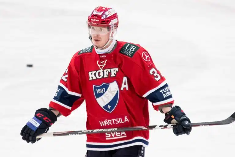Pieni valonpilkahdus IFK:n katastrofin keskellä – seuran legendaakin itketti