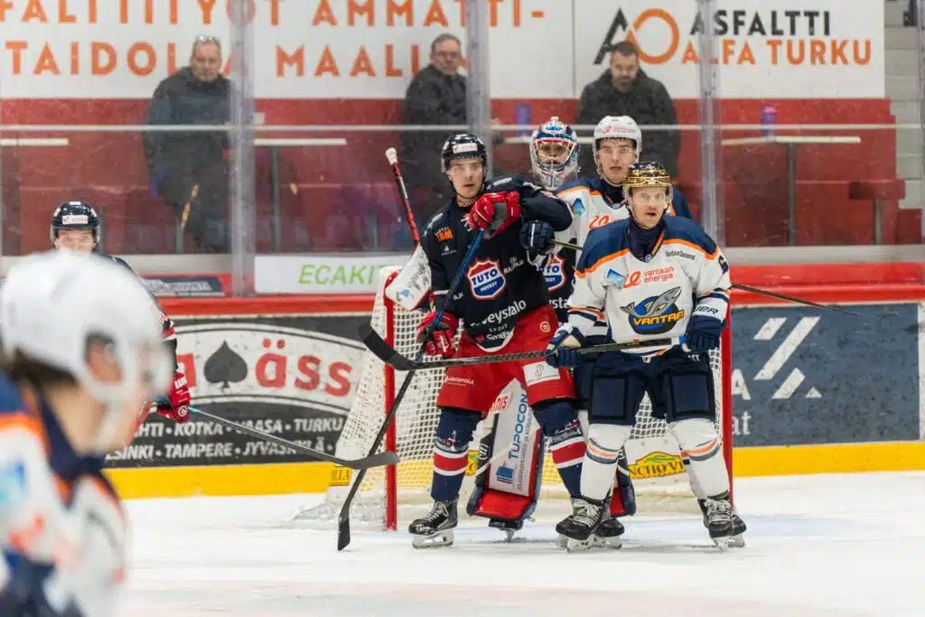 Näkökulma: Mestis-seurojen turha tavoitella nousua ensi kaudeksi