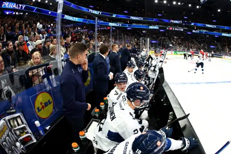 Analyysi: Leijonilta vaaditaan kylmä esitys – muuten Pennasen penkki lämpenee