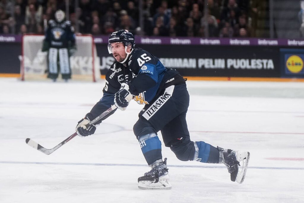 Haastattelu: Leijonien tähtipuolustaja ei spekuloi olympialaisilla – toivoo Suomen pakkien ottavan isompaa roolia NHL:ssä