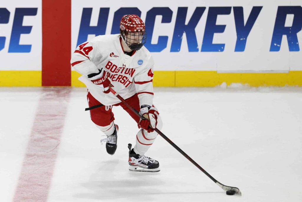 Bostonin yliopiston, Washington Capitalsin varaama puolustajalupaus Cole Hutson