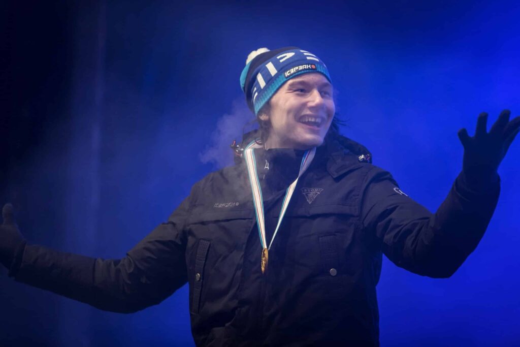 Tämän miehen liika innokkuus meinasi pilata Suomen kultajuhlat – ”Jos katsottaisiin videolta…”