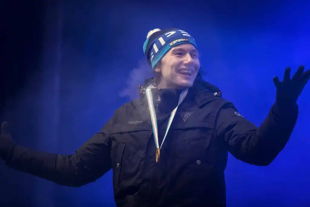 Tämän miehen liika innokkuus meinasi pilata Suomen kultajuhlat – ”Jos katsottaisiin videolta…”