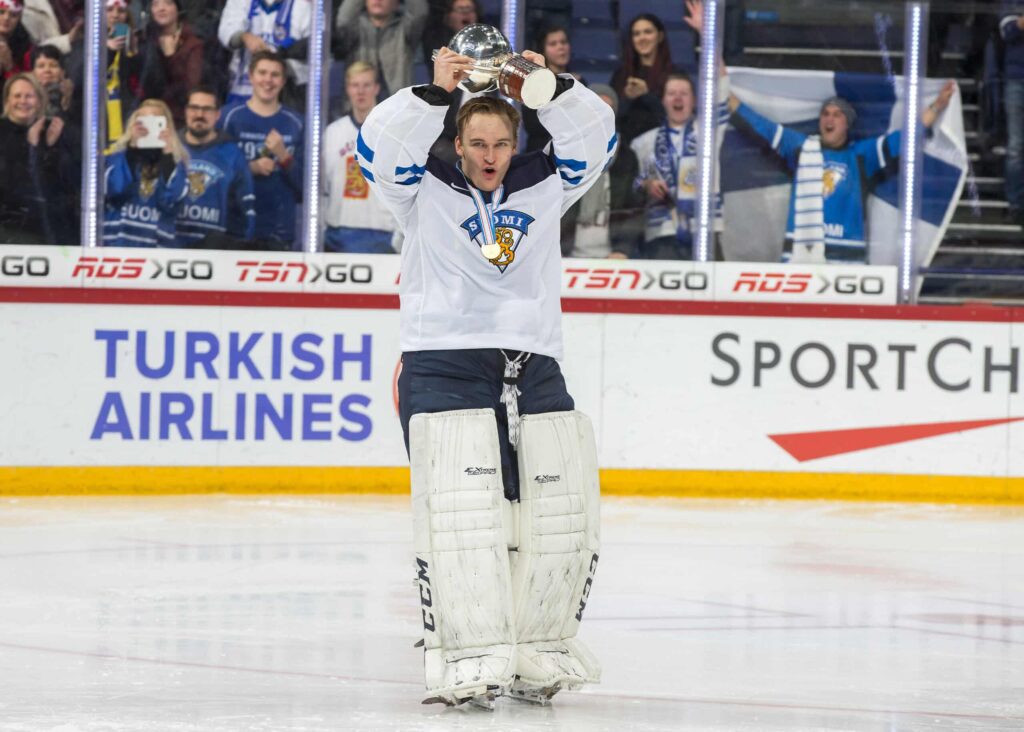 Uran ensimmäinen NHL-treidi oli shokki kultaleijonalle – ”Keskiyöllä lähtevän koneen ruumassa”