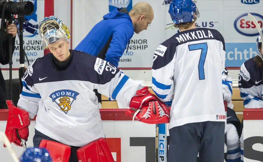 Kultaleijona kasteli isänsä hautakukat mestaruusmaljasta – ”Tällaiset asiat ymmärtää vasta myöhemmin”