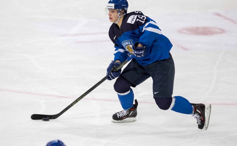 Tähtipakin koko kroppa kramppasi, kun Suomen MM-kulta varmistui – ”Taas saa kuunnella noita ’Puljun’ juttuja”