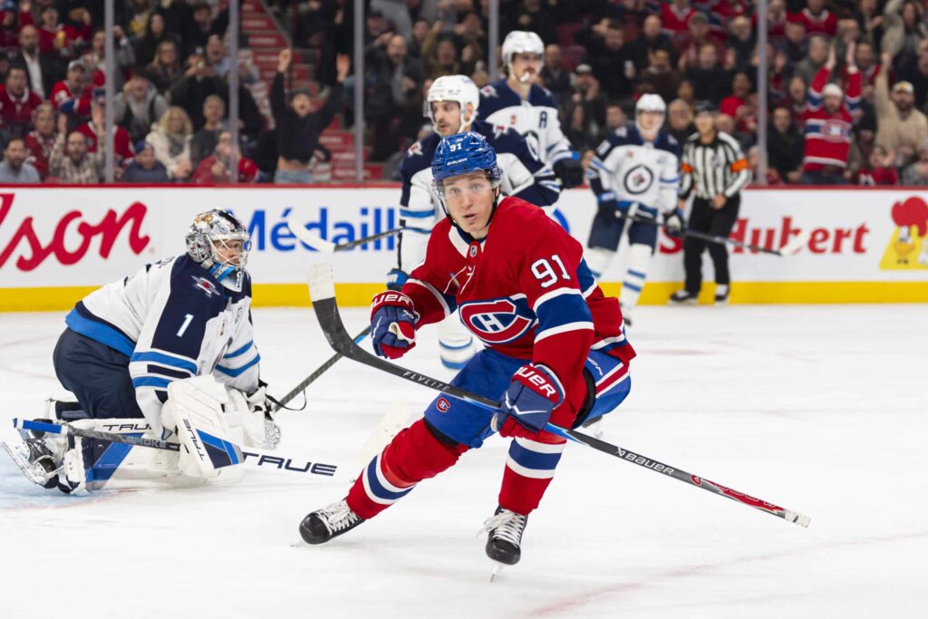 NHL:n suomalaissensaation ympärillä isoja spekulaatioita – "Ei vielä isoja uutisia" NHL:n suomalaissensaation ympärillä isoja spekulaatioita – ”Ei vielä isoja uutisia”