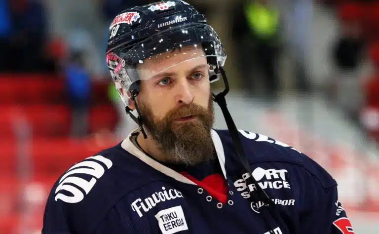 SK: Rajuja reaktioita Ässien surkeuteen – Häpeää ja ”raikasta palautetta kovaan ääneen”