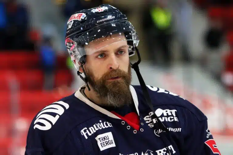 SK: Rajuja reaktioita Ässien surkeuteen – Häpeää ja ”raikasta palautetta kovaan ääneen”