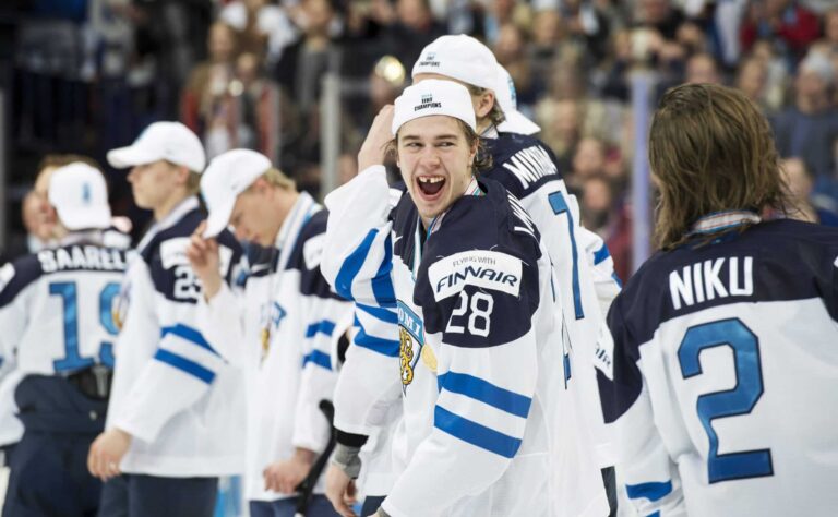 Jukka Jalosen luottoleijona on voittanut uskomattoman määrän kannuja – "Se aina auttaa, jos..." Jukka Jalosen luottoleijona on voittanut uskomattoman määrän kannuja – ”Se aina auttaa, jos…”