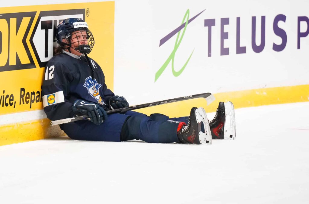 Näkökulma: Kukaan ei ymmärrä naisurheilijoiden uhrauksia – kiitokseksi läjä sitä itseään Viivi-Maija Ruonakoski tyttöjen maajoukkue TU18 U18 tytöt tyttöleijonat