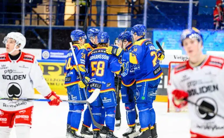 Näkökulma: Naapuri teki parhaansa auttaakseen – Liigan kääpiö korisee silti henkitoreissaan