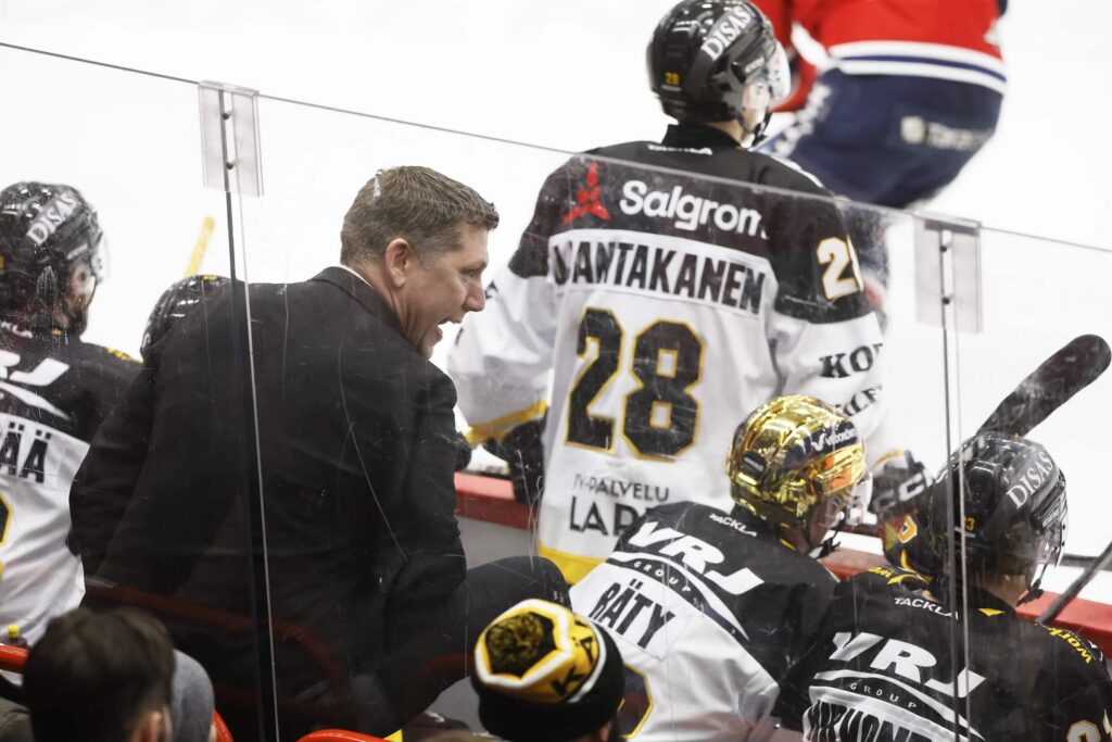 Siniviiva paljastaa: Liigapomo puhuu pehmoisia – Liiga saa joukkueet ja tuomarit näyttämään idiooteilta Petri Karjalainen, Kärpät