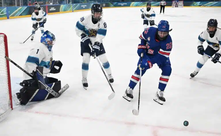 Näkökulma: Missä Naisleijonat, siellä kohu – tällä kertaa johto sekoilee ja daamit syövät päärynöitä